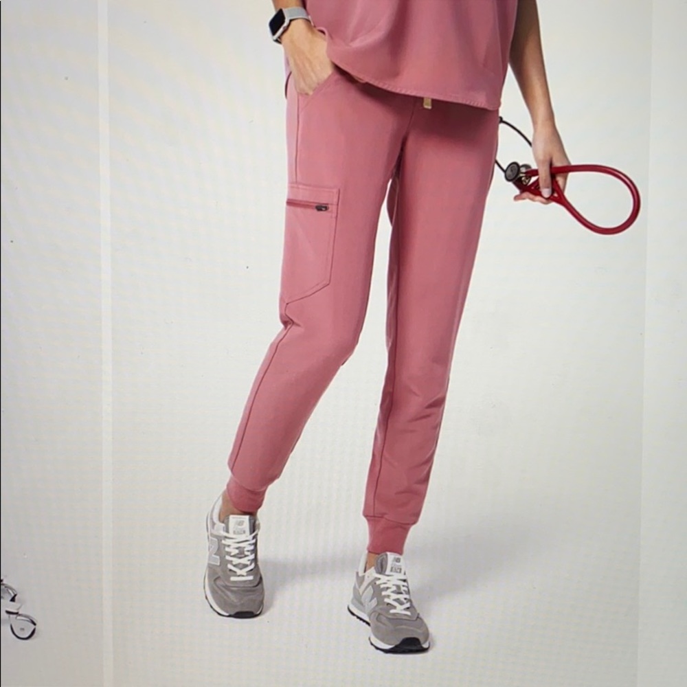 Never worn limited edition Mauve Figs jogger scrub